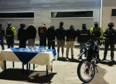 La Policía allanó viviendas en los sectores de Carcelén, La Comuna y Pomasqui. Allí se encontraron granadas, armas y droga.