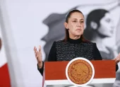 La presidenta de México, Claudia Sheinbaum, habla durante una rueda de prensa este miércoles, en Palacio Nacional de la Ciudad de México (México).