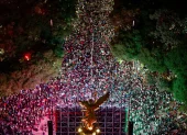 Aficionados celebran en el Ángel de la Independencia tras la victoria de México sobre Ecuador en el Mundial 2026.