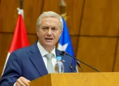 Fotografía cedida por el Senado de Paraguay que muestra al presidente de Chile, José Antonio Kast, en Asunción (Paraguay).