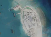 Pekín y Hanói avanzando posiciones lejos del ruido diplomático mediante la creación de islas artificiales.