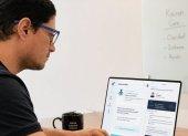 Basada en principios de la terapia cognitivo-conductual, la plataforma ofrece sesiones de entre cinco y doce minutos para ayudar a reinterpretar pensamientos.