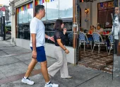 Reunión. El restaurante Lo Nuestro es identidad del barrio. Hoy, un punto de encuentro.
