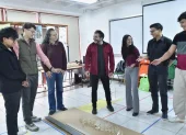”Con lo que hay” se denomina el taller que llevan adelante desde hace 15 años, Enrique Villacís y Cynthia Ayarza, profesores de arquitectura de la PUCE.