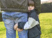 Estudios científicos señalan que la falta de una figura paterna puede afectar el desarrollo infantil.
