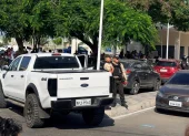 La víctima llegó hasta la zona comercial de Manta, cuando la sorprendieron con balazos.