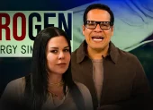 El vínculo familiar real de karla Saud, aunque lejano, es con el secretario de la Administración Pública, José Julio Neira. Son primos en segundo grado.
