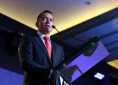 Noboa reglamenta rebaja tributaria para constructoras que donen viviendas sociales en Ecuador.