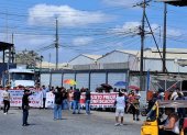 Guasmo sur protesta otra vez contra las expropiaciones por el Quinto Puente.