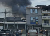 El espeso humo alertó a cientos de personas.