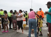 Afectados de los terremotos en La Guaira protestan ante la inacción estatal.