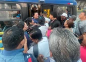 Críticas. Los usuarios de la Troncal 1 constantemente piden mejoras.
