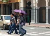 El Inamhi mantiene alerta meteorológica por índices UV muy altos y advierte sobre los riesgos de estrés térmico.