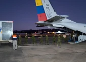 Militares descargan ayuda humanitaria en Cuenca para los afectados en Zamora.