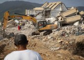 Luego del terremoto, Venezuela se centra en retirar los escombros y en recuperar los cuerpos de las víctimas, tras la partida de los rescatistas.