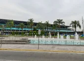 La pileta paisajística de la Terminal Terrestre "Jaime Roldós Aguilera", de Guayaquil, se ubica sobre la avenida Benjamín Rosales, en el norte de la ciudad.