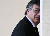 El presidente saliente de Colombia, Gustavo Petro Urrego, llega al patio de San Dámaso para reunirse con el Papa León XIV en el Vaticano el 2 de julio de 2026.