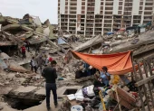 Con más de tres mil muertos por sismos en Caracas y La Guaira, Venezuela enfrenta una crisis donde la retórica oficial no puede rescatar sobrevivientes.