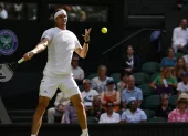 Alexander Zverev, tercer favorito, en su partido de dieciseisavos de final en el All England Club de Wimbledon, Londres, Reino Unido.