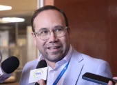 El asambleísta Guido Mendoza presentó una queja ante el CAL y un acto urgente en la Fiscalía por las declaraciones emitidas por Jhajaira Urresta en un programa digital.
