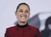 Ante los lamentables episodios de agresiones, homofobia y racismo que mancharon la imagen de México en el Mundial, la presidenta Sheinbaum actúa como si poner cara de palo y una sonrisa ensayada fuera a desaparecer la verdad.