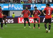 Jugadores de Egipto lamentan la eliminación del Mundial 2026 ante Argentina.