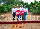 Agricultores de Plan Cacao, iniciativa de Nestlé Ecuador. De izquierda a derecha: Patricia Naranjo, Linda Vargas, Walter Vargas y Daniela Vargas.