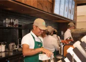 El local de Starbucks en la planta alta del Mall del Sol será la primera cafetería de la cadena en Guayaquil. La apertura está prevista para el 16 de julio de 2026.