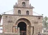 Guayaquil fue fundada en la sierra en 1534, muy cerca de donde hoy se encuentra la iglesia de Balbanera, en la provincia de Chimborazo.