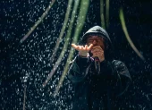 Este show de Guanaco pone a dialogar el hiphop con géneros tradicionales del Ecuador como pasillo, bolero rocolero, danzante, albazo o pingullo.