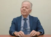 Xavier Zavala Egas es profesor de Derecho Penal y catedrático universitario. Fue presidente de la Corte Superior de Justicia del Guayas y  miembro de la Comisión Anticorrupción del Ecuador.