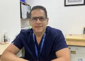 Juan Carlos Aveiga Parra asumió el Ministerio de Salud tras una trayectoria de casi una década en el Hospital Alcívar, donde fue director médico.