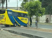 La maniobra del conductor de este bus interprovincial fue captada por una ciudadana en vía a la costa, noroeste de Guayaquil.