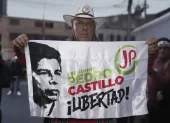 Seguidor del expresidente de Perú, Pedro Castillo, en Lima.