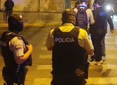 Policías realizaron las primeras diligencias e iniciaron la recolección de indicios tras el asesinato de David Gabriel Macías Villamar en una urbanización de Olón.