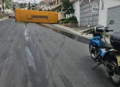 El vehículo pesado bloqueó parcialmente la vía en este sector del norte de Guayaquil.