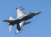 En Chile hay preocupación porque Perú está adquiriendo 24 aviones de combate F16 Block 70, pues si bien tienen 48 de esos mismos, son de versiones inferiores y más antiguas.