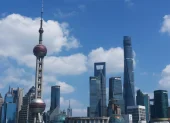 En el capitalismo de Estado de China (vista de Shanghái) el sector privado es enorme y por tanto la generación de riqueza para personas lo es también, pero el Estado participa con sus propias empresas, o con una proporción en empresas privadas.