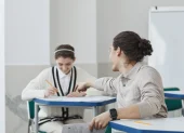 Los profesionales interesados podrán registrar su hoja de vida y postular hasta cinco plazas disponibles en la plataforma Educa Empleo.