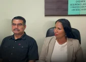 Gabriela Menéndez, presidenta de la UNE Guayas, durante la rueda de prensa del 13 de julio sobre las amenazas contra docentes.