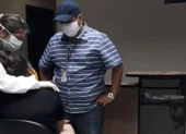 Agentes de Fiscalía y de la Policía suelen ejecutar operativos para rescatar a las víctimas de trata de personas en Ecuador.
