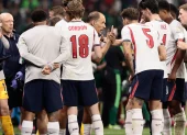 Jugadores de la Selección de Inglaterra en una pausa de hidratación.