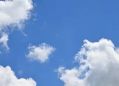 Referencial. Cielos despejados en la Sierra, con radiación solar extrema este 14 de julio.