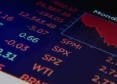 No basta con modificar las reglas de negociación si seguimos teniendo una oferta limitada de instrumentos de inversión. Un mercado crece cuando genera oportunidades tanto para quienes buscan financiamiento como para quienes desean invertir.