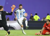El jugador argentino Lionel Messi (C) en al partido ante Suiza de cuartos de final en Kansas City.