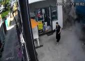 Las cámaras de seguridad registraron el instante en que una mujer escapó de ser arrollada por un camión que perdió el control en Puembo.