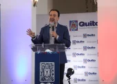 El alcalde de Quito, Pabel Muñoz, durante una rueda de prensa este 14 de julio de 2026.