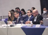 Los abogados Rafael Oyarte e Ismael Quintana defendieron a la exministra Inés Manzano durante el juicio político en la Comisión de Fiscalización.