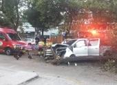 La camioneta se impactó contra un árbol en las avenidas El Inca y Miguel Arévalo, en el norte de Quito.