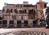 A la Casa Tola, antiguo Consulado de Mónaco en Guayaquil, la vemos derrumbarse poco a poco, pese a que forma parte del patrimonio arquitectónico de la ciudad.